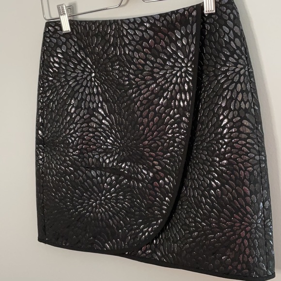 NEW LOFT Black Shimmer Flower Petal Skirt - Picture 2 of 6